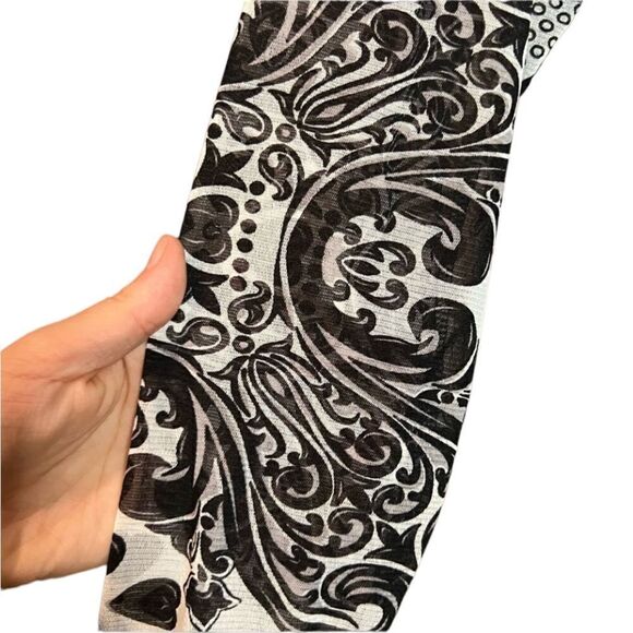 3 for $30! Cleo patterned top - Picture 3 of 10